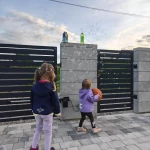 niania - zdjęcie ogłoszenia Szukam niani dla 2 córek (2 i 4 lata).