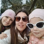 niania - zdjęcie ogłoszenia Szukamy niani do porannej opieki nad dwiema dziewczynkami