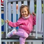 niania - zdjęcie ogłoszenia Poszukujemy niani z autem do odbierania dziecka po przedszkolu. Wisznia Mała (obok Trzebnica)
