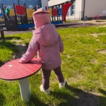 niania - zdjęcie ogłoszenia :) Szukamy odpowiedzialnej niepalącej niani :)