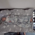 niania - zdjęcie ogłoszenia Szukamy troskliwej niani do pomocy przy niemowlętach (część etatu)