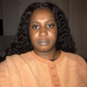 Opiekunka: Sharmain M.