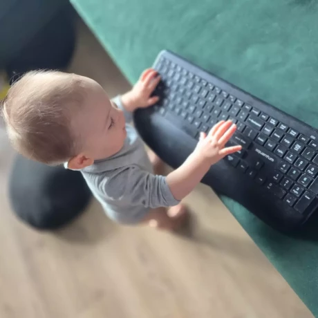 Szukam: Full-Time English-Speaking Nanny for Our Happy 9-Month-Old – Poznań