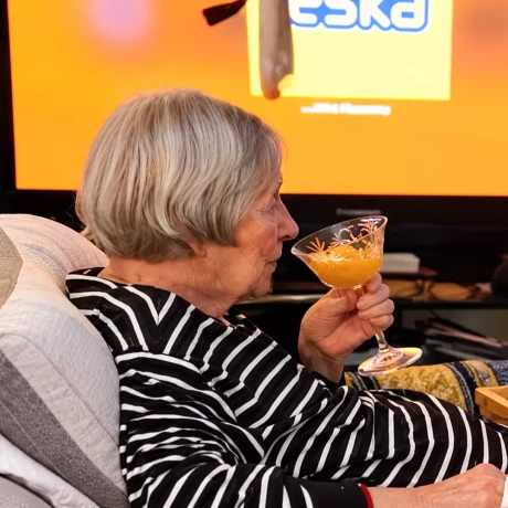 Szukam:     Poszukuję osoby do pomocy przy Mamie.